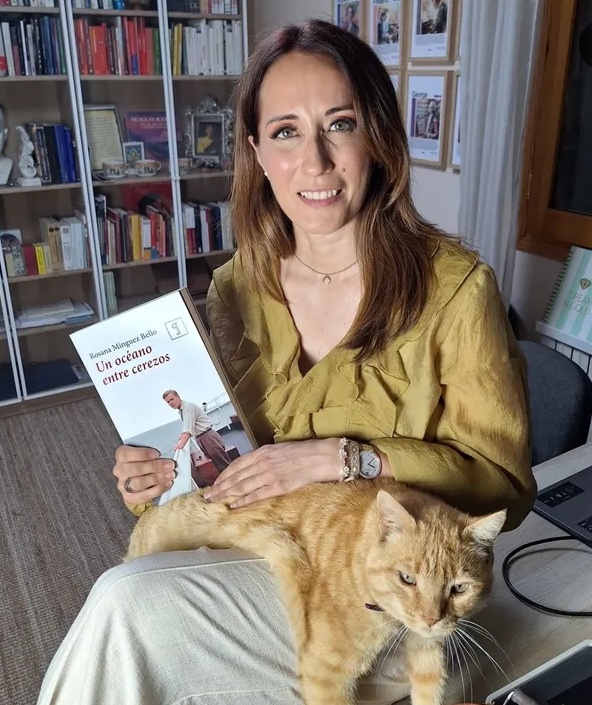 Rosana Mínguez Bello firmando libros