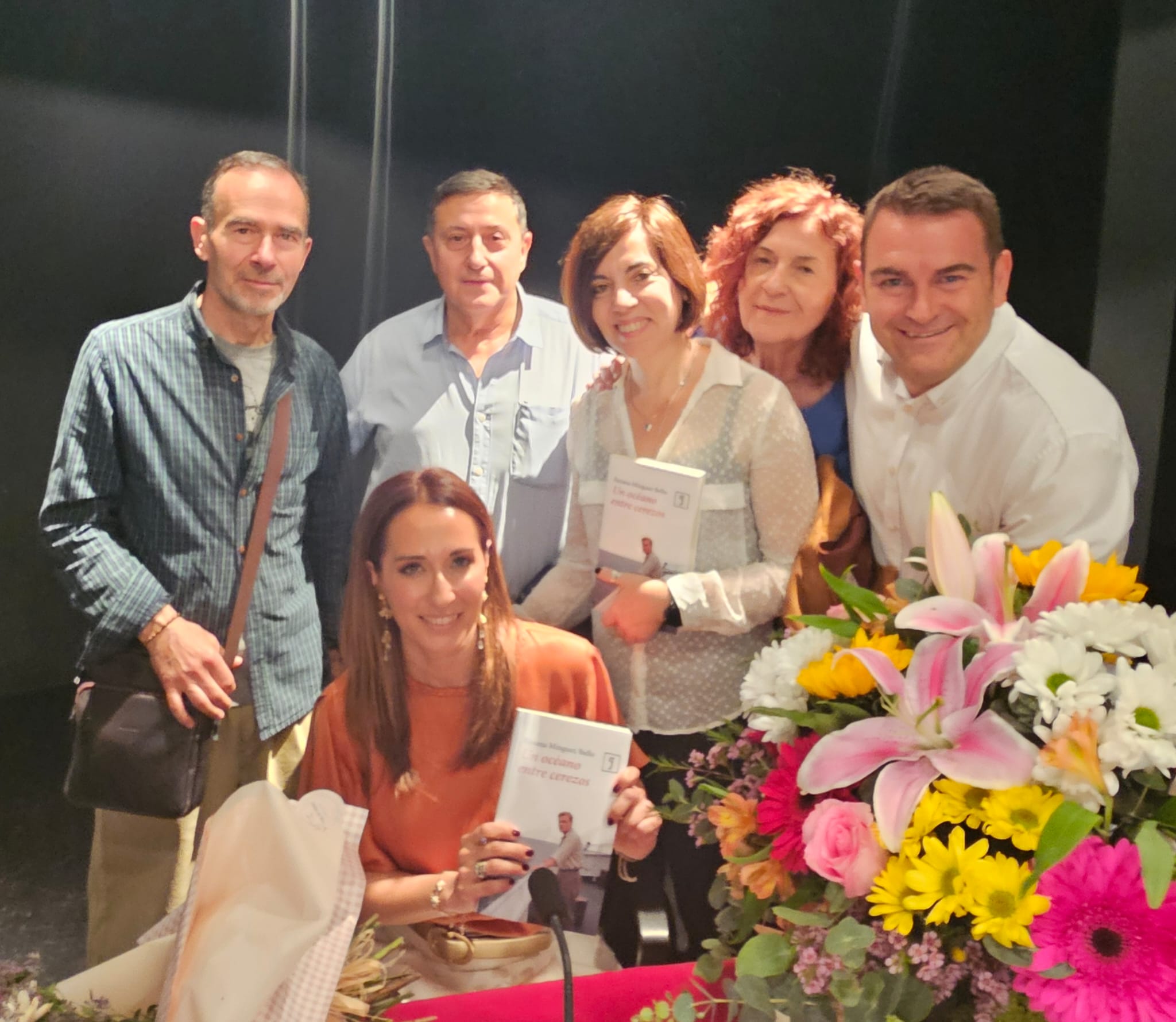 Rosana Mínguez con Juan Galve Gilbert, Javier Imaz, Nikole Na, Alicia Sanchez Lecha, Francisco Abian, Desiré Ruíz